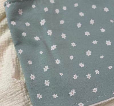 Schlupfschal (Kleine blaue Gänseblumen)