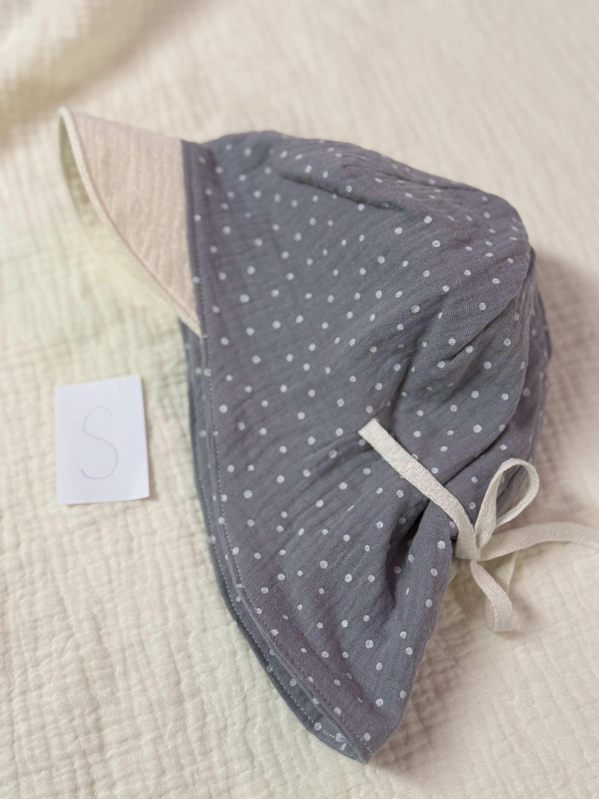 Sonnenhut Größe S (Grau weisse Punkte)