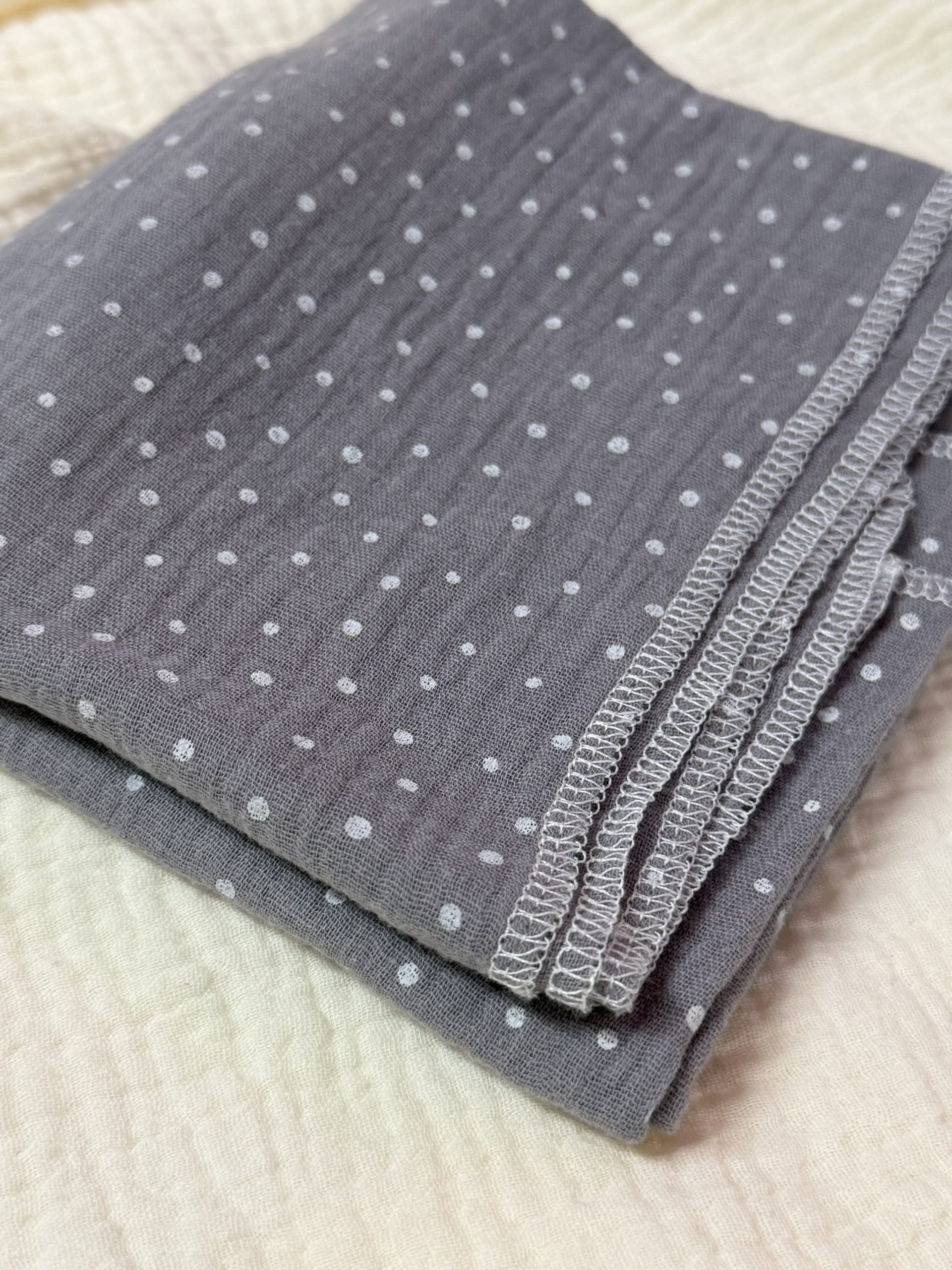 Musselin Halstuch (Grau weisse Punkte)