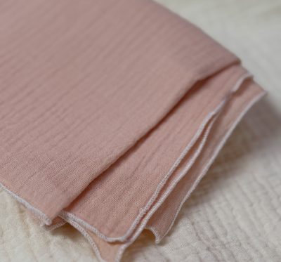 Musselin Halstuch (Hellrosa weisser Rand)