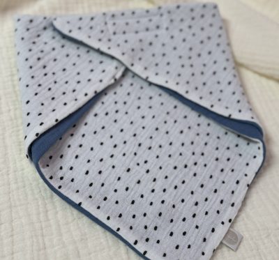 Dreieckstuch (Schwarz weisse Punkte Jeansblau)