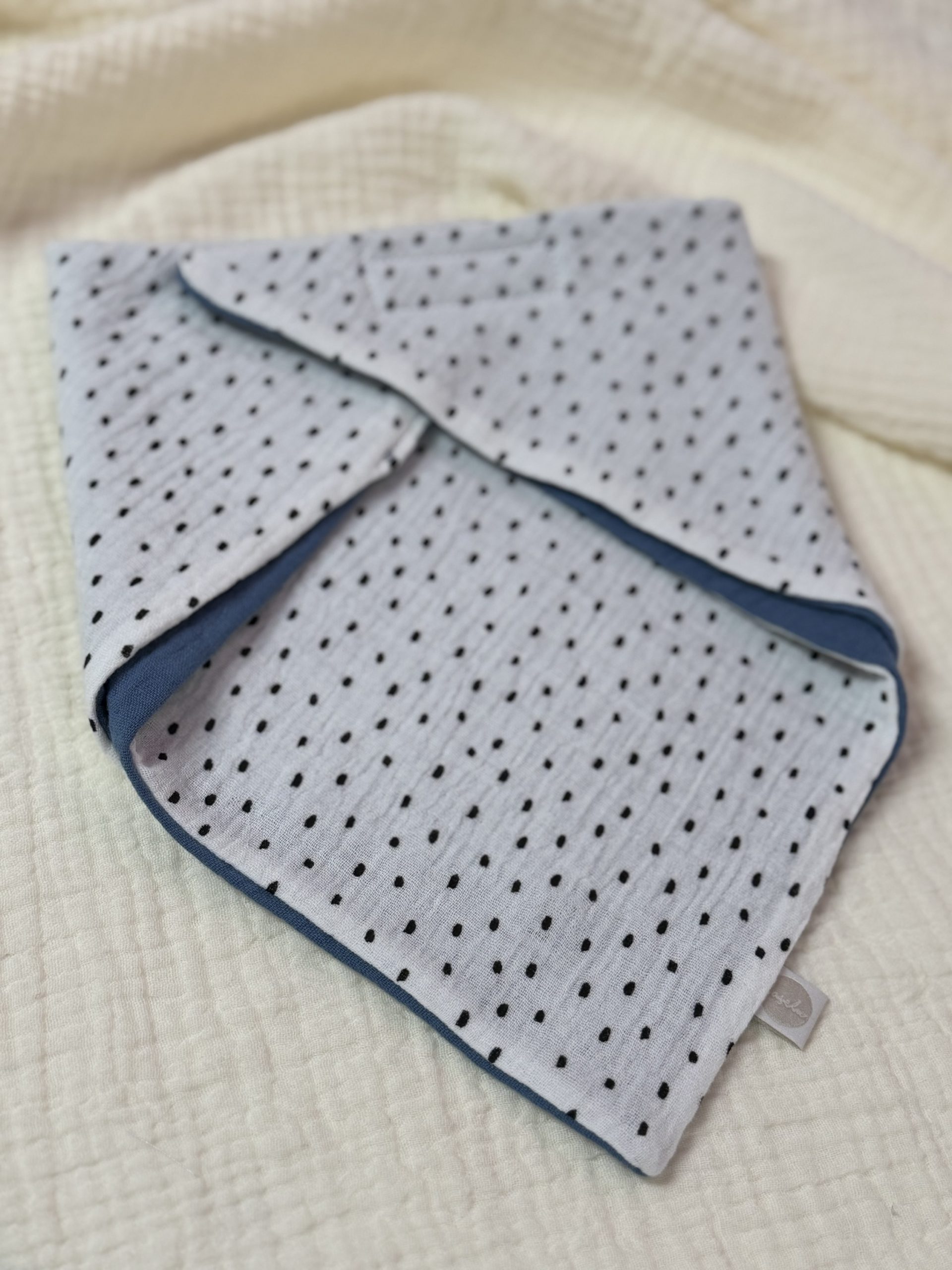 Dreieckstuch (Schwarz weisse Punkte Jeansblau)